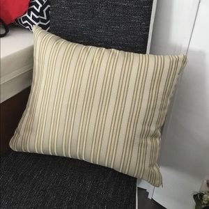 Stripes Pillow case 🫒🥂